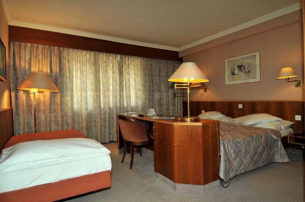 Hotel Forum Martigny Room photo